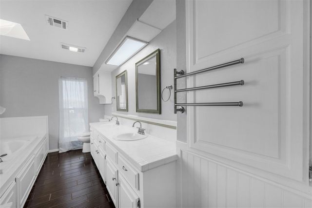 2313 NE Turtle Creek Dr, Lawton, OK 73507