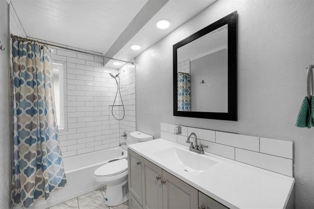 2313 NE Turtle Creek Dr, Lawton, OK 73507