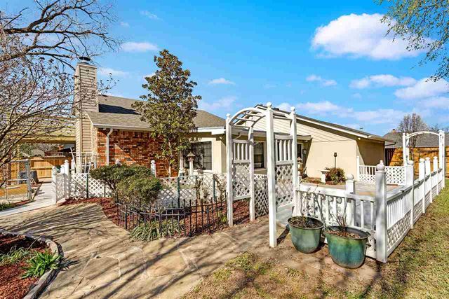 2313 NE Turtle Creek Dr, Lawton, OK 73507