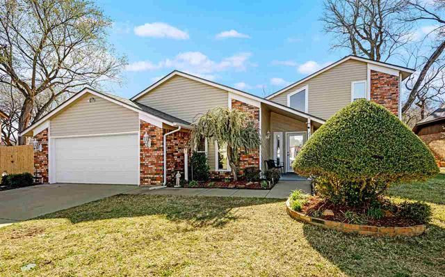 2313 NE Turtle Creek Dr, Lawton, OK 73507