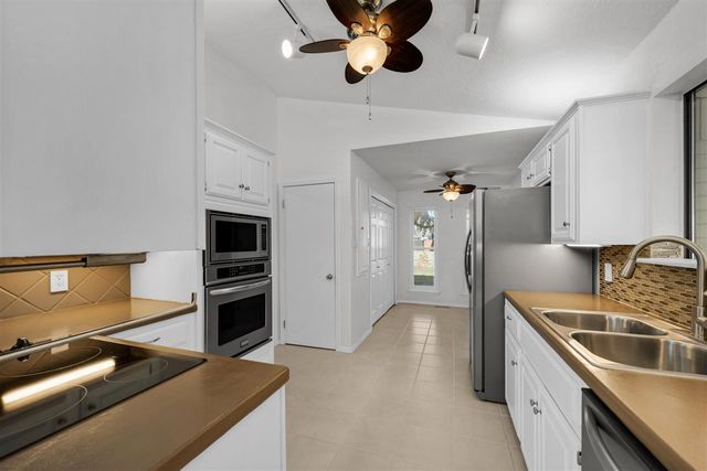 2313 NE Turtle Creek Dr, Lawton, OK 73507