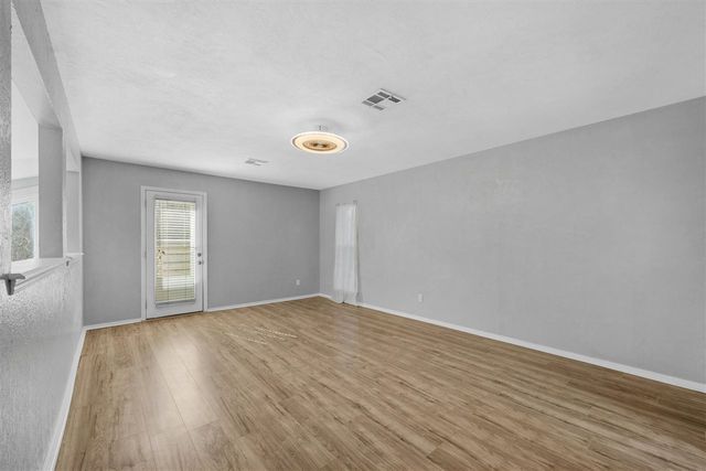 2313 NE Turtle Creek Dr, Lawton, OK 73507