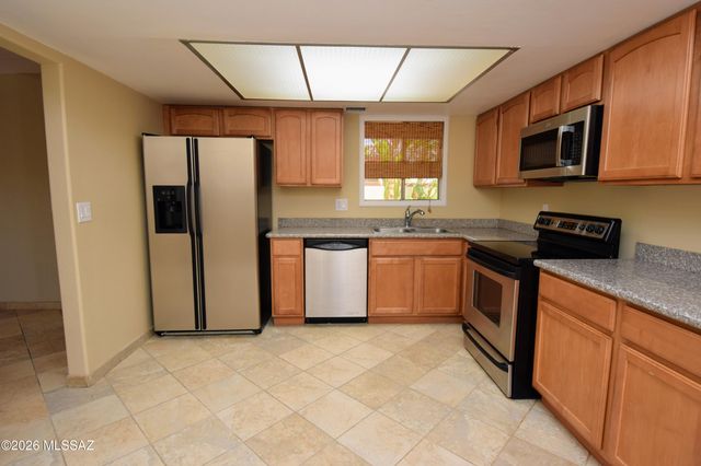 814 N Crescent Lane, Tucson, AZ 85710