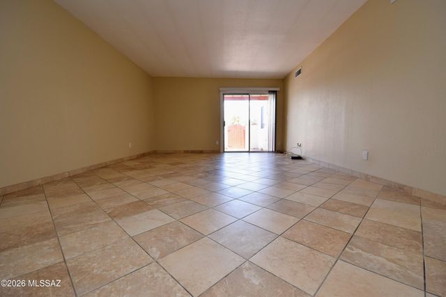 814 N Crescent Lane, Tucson, AZ 85710
