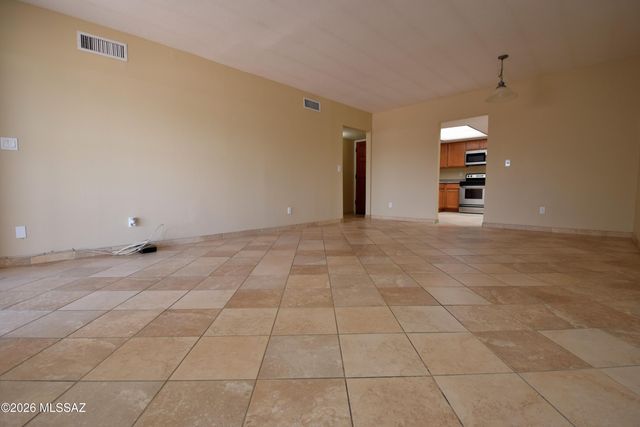 814 N Crescent Lane, Tucson, AZ 85710
