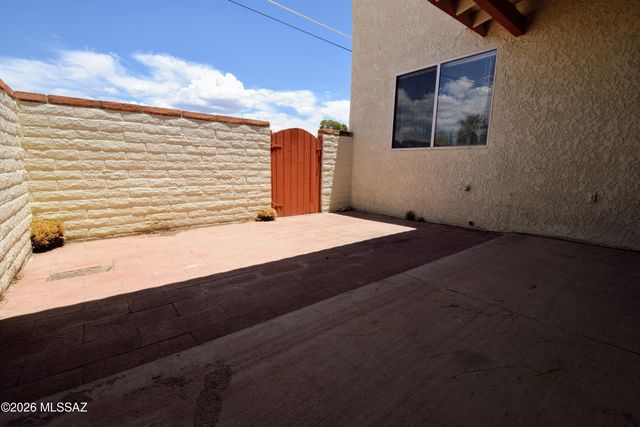 814 N Crescent Lane, Tucson, AZ 85710