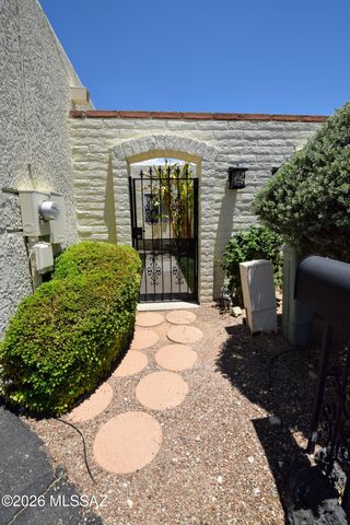 814 N Crescent Lane, Tucson, AZ 85710