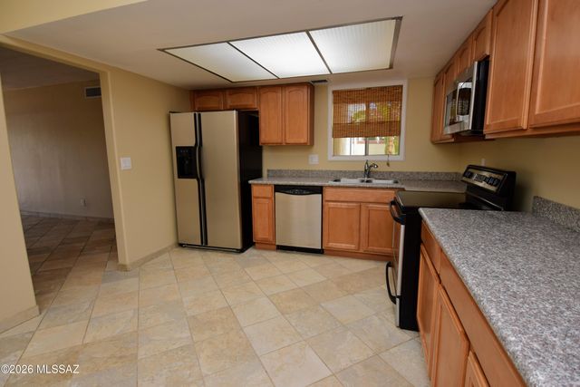 814 N Crescent Lane, Tucson, AZ 85710