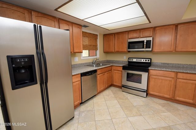 814 N Crescent Lane, Tucson, AZ 85710