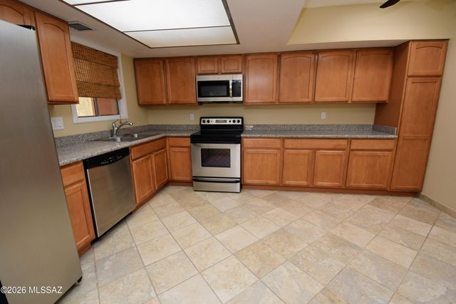 814 N Crescent Lane, Tucson, AZ 85710