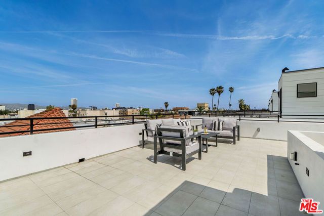 1444 Hi Point Street, Los Angeles, CA 90035
