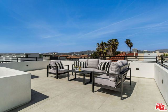 1444 Hi Point Street, Los Angeles, CA 90035