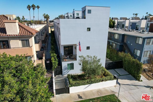1444 Hi Point Street, Los Angeles, CA 90035