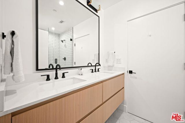 1444 Hi Point Street, Los Angeles, CA 90035