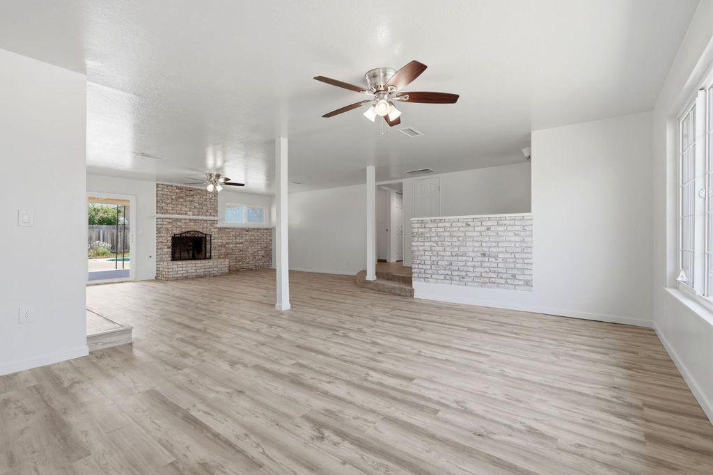Image 10 of property listing at 335 E Sycamore Drive, Hanford, CA 93230