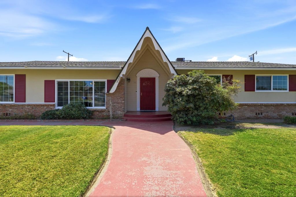 Image 2 of property listing at 335 E Sycamore Drive, Hanford, CA 93230