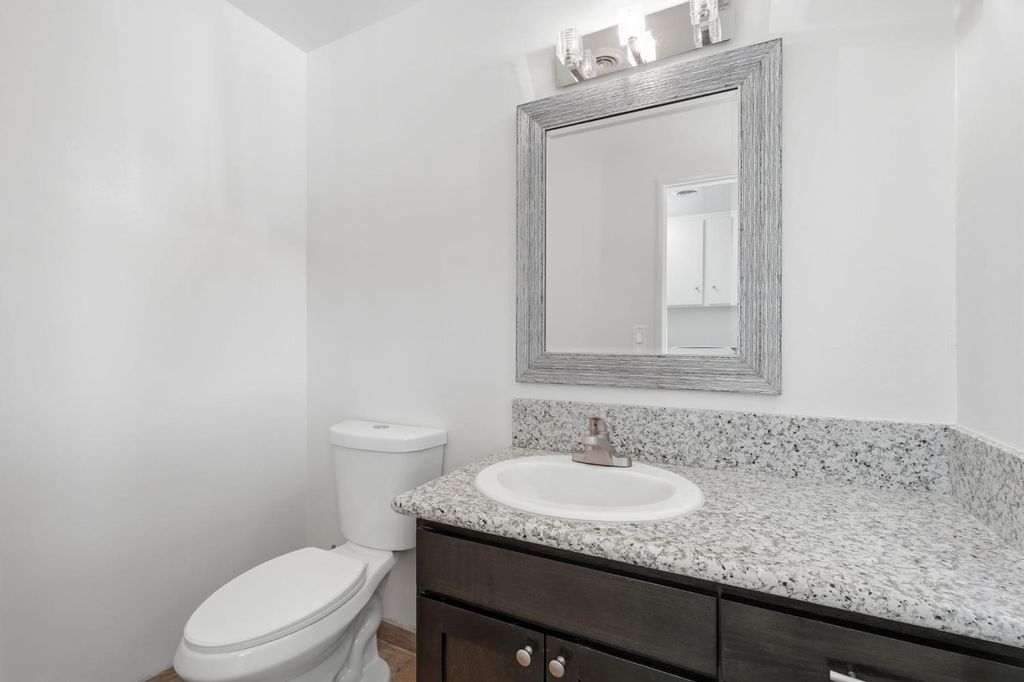 Image 21 of property listing at 335 E Sycamore Drive, Hanford, CA 93230
