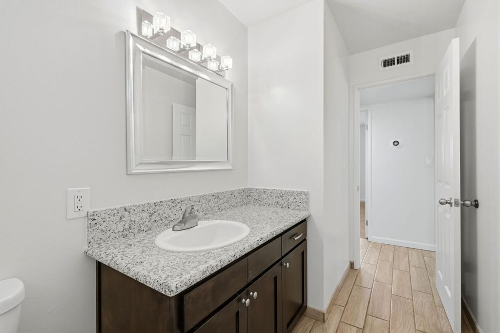 Image 23 of property listing at 335 E Sycamore Drive, Hanford, CA 93230