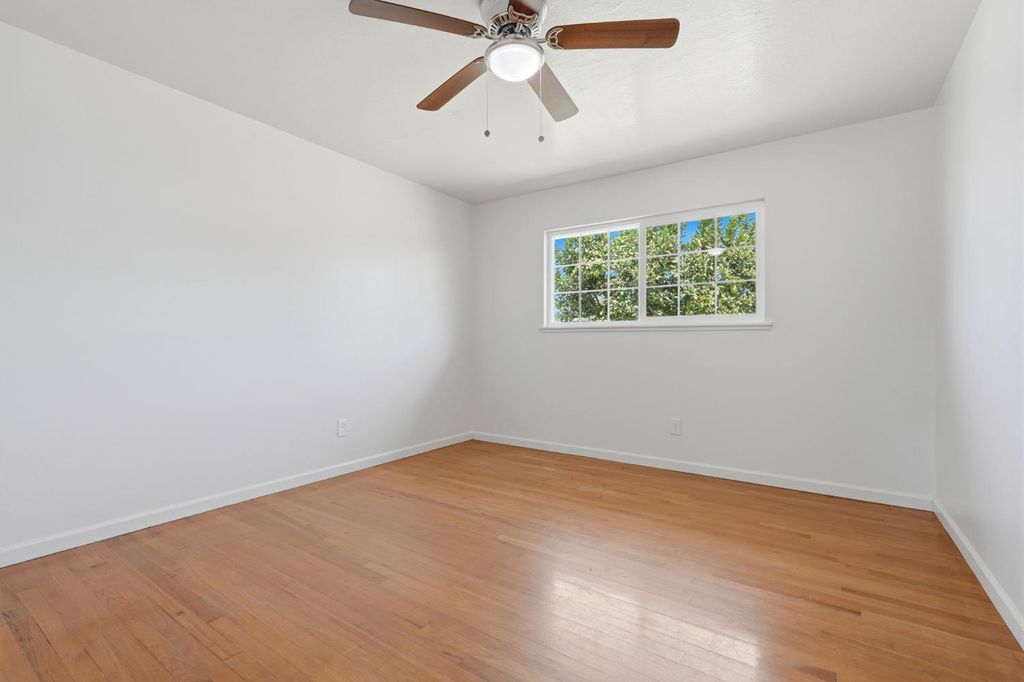Image 26 of property listing at 335 E Sycamore Drive, Hanford, CA 93230