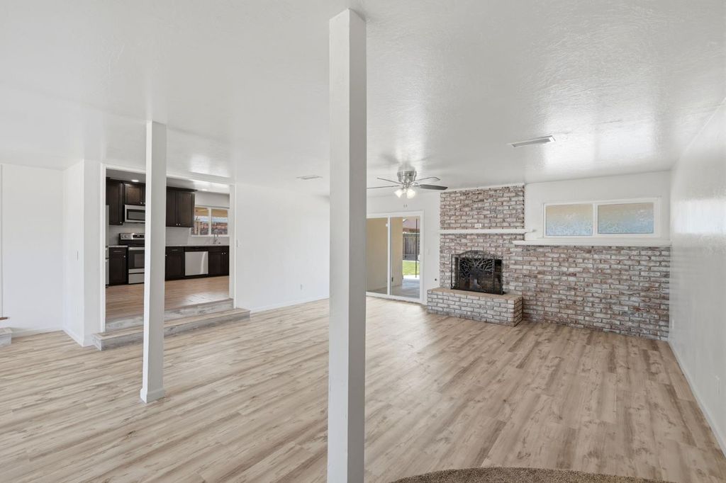 Image 3 of property listing at 335 E Sycamore Drive, Hanford, CA 93230