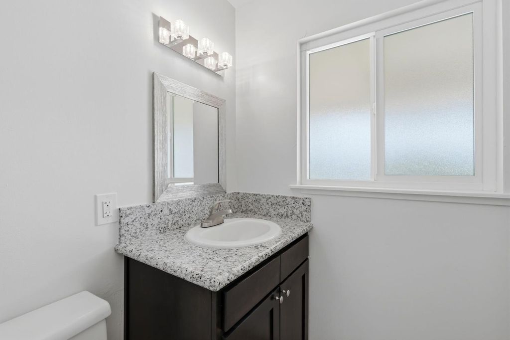 Image 33 of property listing at 335 E Sycamore Drive, Hanford, CA 93230