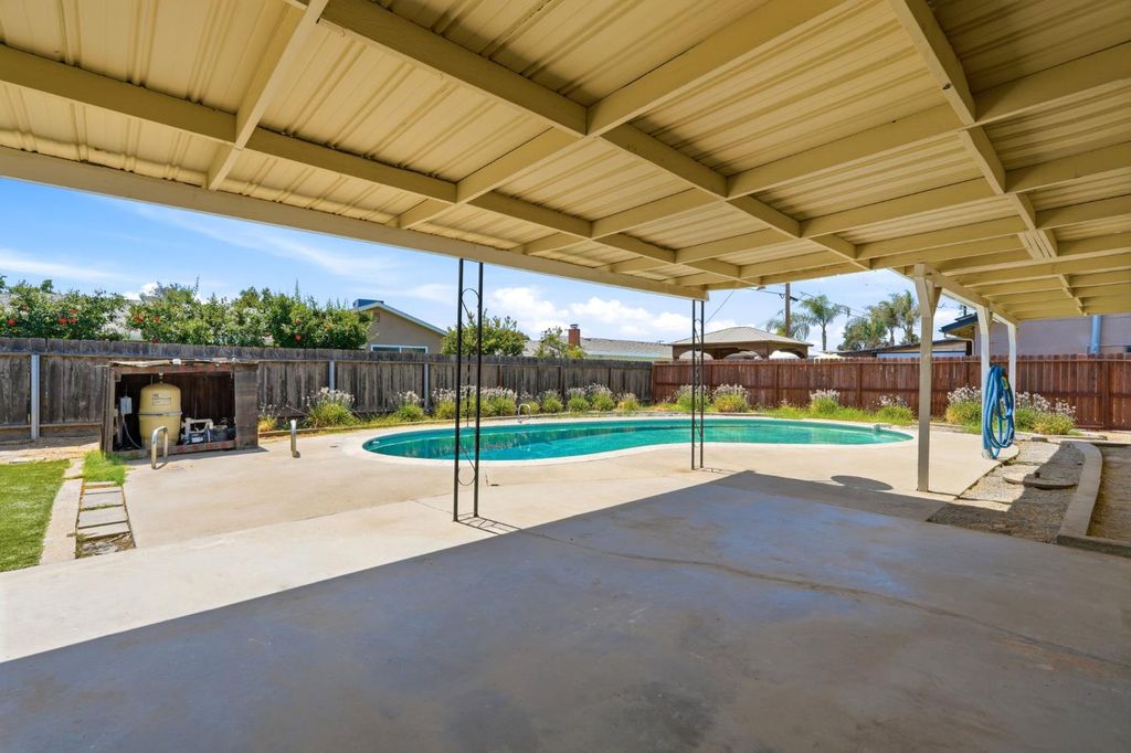 Image 34 of property listing at 335 E Sycamore Drive, Hanford, CA 93230