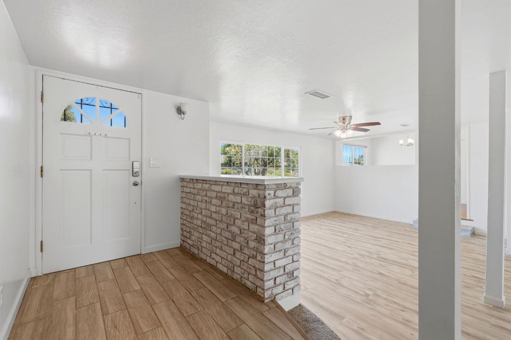 Image 4 of property listing at 335 E Sycamore Drive, Hanford, CA 93230