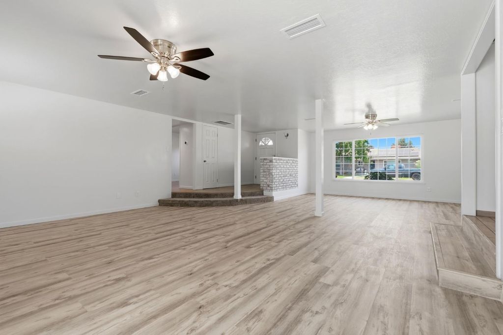 Image 7 of property listing at 335 E Sycamore Drive, Hanford, CA 93230