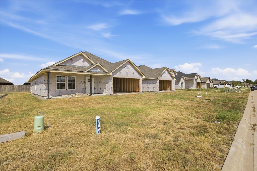 806 Moseley Lane, Greenville, TX 75402