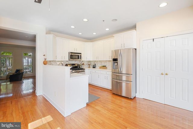 305 HART RD, Gaithersburg, MD 20878