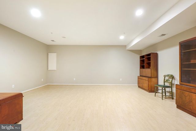 305 HART RD, Gaithersburg, MD 20878