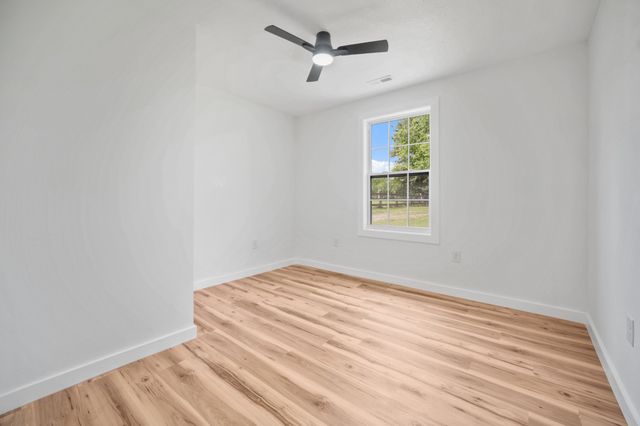 1601 Maple Valley Rd, Charlotte, TN 37036