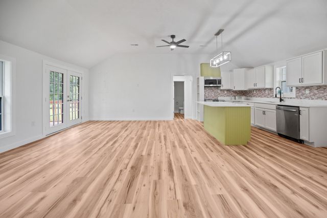 1601 Maple Valley Rd, Charlotte, TN 37036