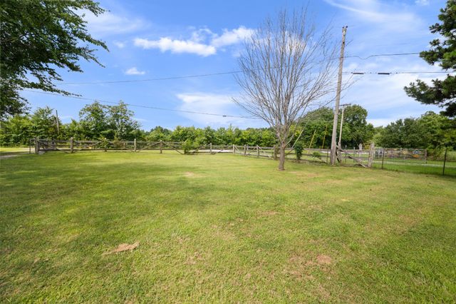 1601 Maple Valley Rd, Charlotte, TN 37036