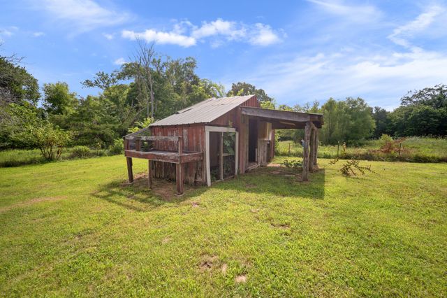 1601 Maple Valley Rd, Charlotte, TN 37036
