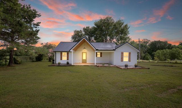 1601 Maple Valley Rd, Charlotte, TN 37036