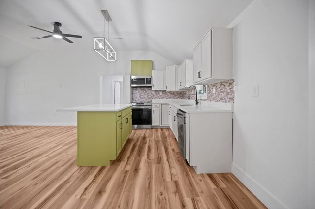 1601 Maple Valley Rd, Charlotte, TN 37036