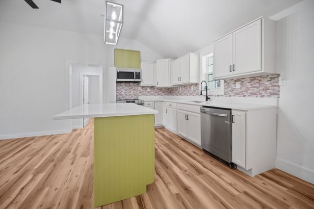 1601 Maple Valley Rd, Charlotte, TN 37036