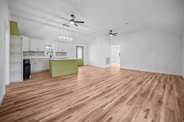 1601 Maple Valley Rd, Charlotte, TN 37036