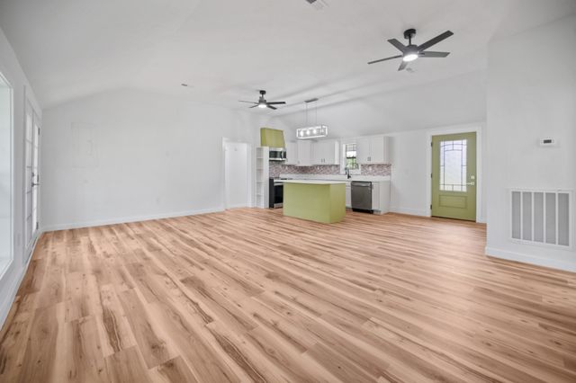 1601 Maple Valley Rd, Charlotte, TN 37036