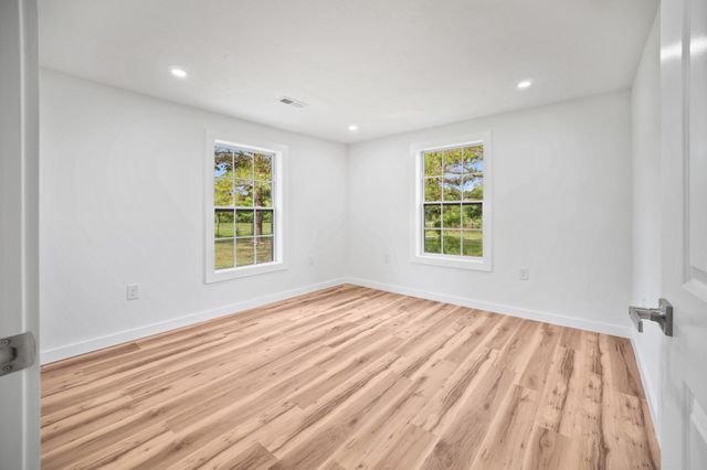 1601 Maple Valley Rd, Charlotte, TN 37036
