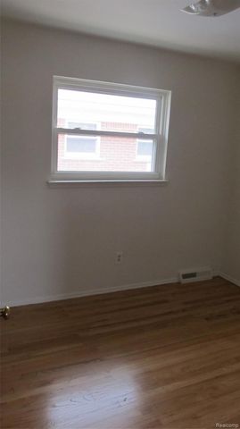 5652 WESTPOINT Street, Dearborn Heights, MI 48125