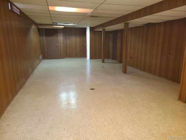 5652 WESTPOINT Street, Dearborn Heights, MI 48125