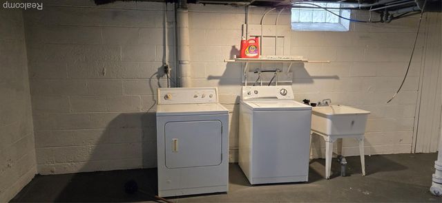 5652 WESTPOINT Street, Dearborn Heights, MI 48125