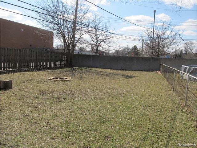 5652 WESTPOINT Street, Dearborn Heights, MI 48125