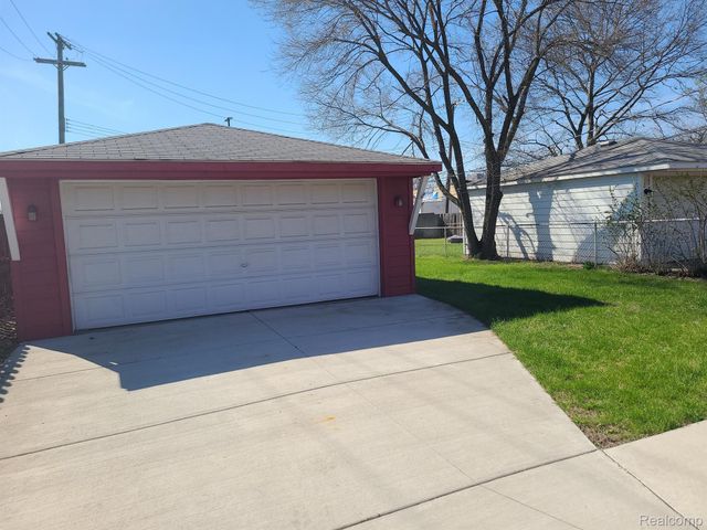 5652 WESTPOINT Street, Dearborn Heights, MI 48125