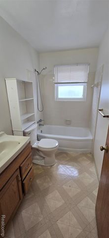 5652 WESTPOINT Street, Dearborn Heights, MI 48125