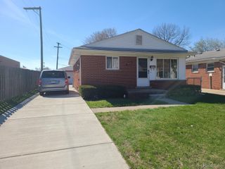 5652 WESTPOINT Street, Dearborn Heights, MI 48125