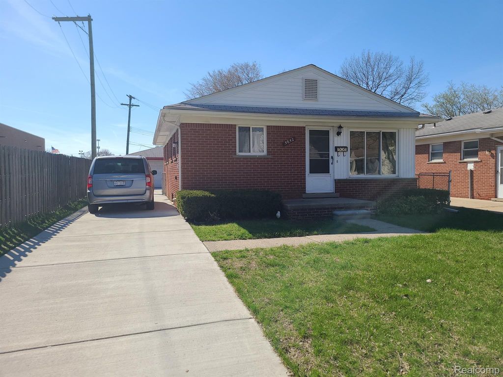 5652 WESTPOINT Street, Dearborn Heights, MI 48125