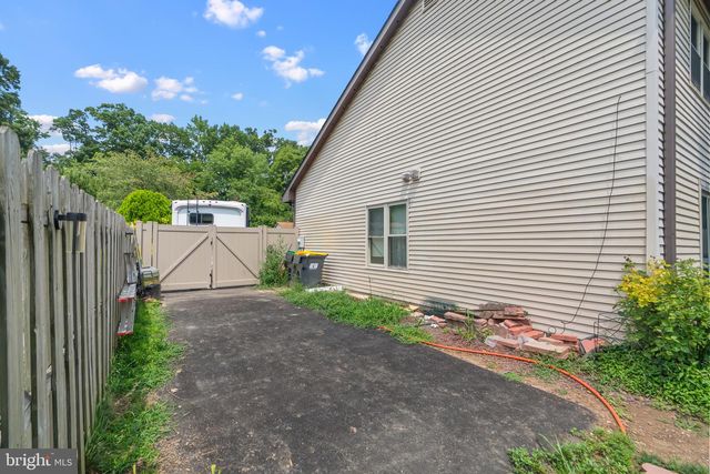 6 LANFORD RD, New Castle, DE 19720
